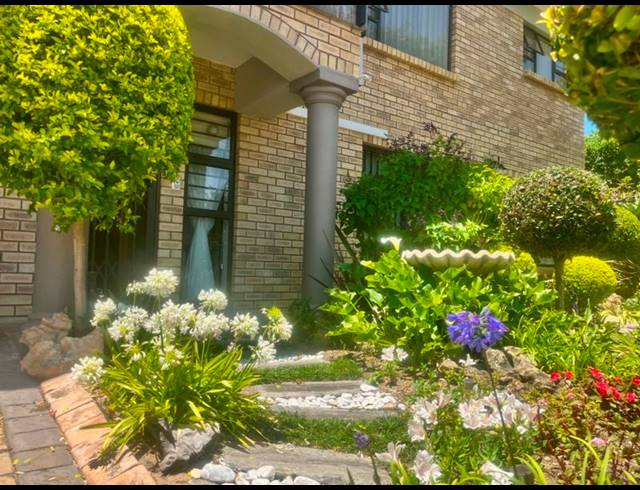 4 BEDROOM HOUSE FOR SALE IN FRAAIUITSIG